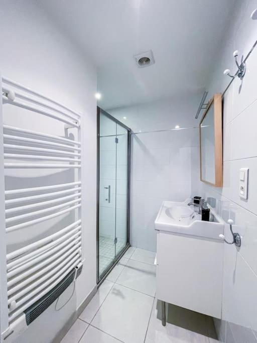 Petit Patio - 2 Chambres - Centre Ville - Climatisation 卡西斯 外观 照片