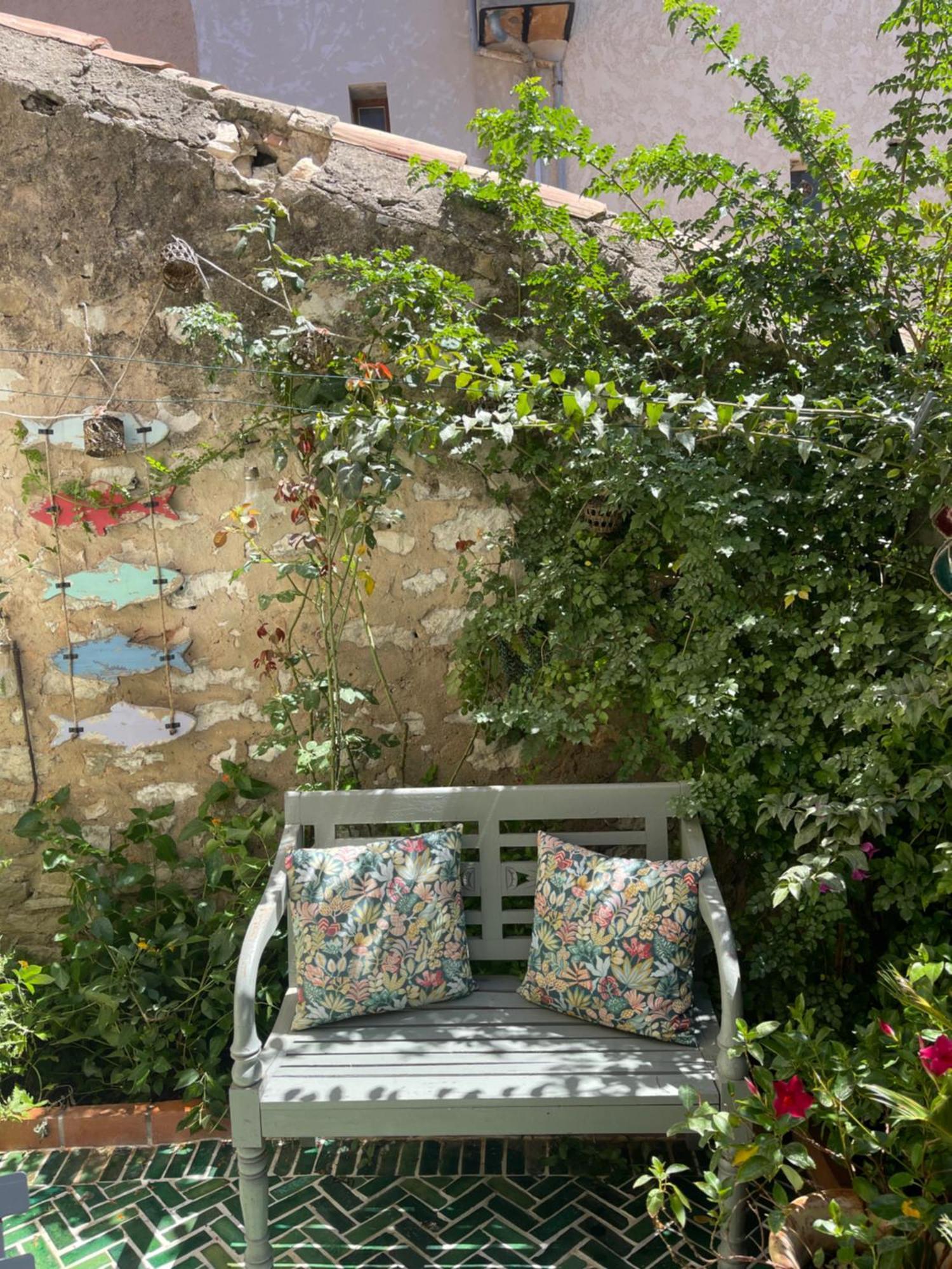 Petit Patio - 2 Chambres - Centre Ville - Climatisation 卡西斯 外观 照片